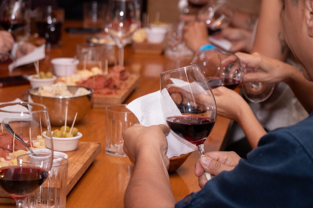 experiencias únicas en Mallorca (cata de vino en bodega)